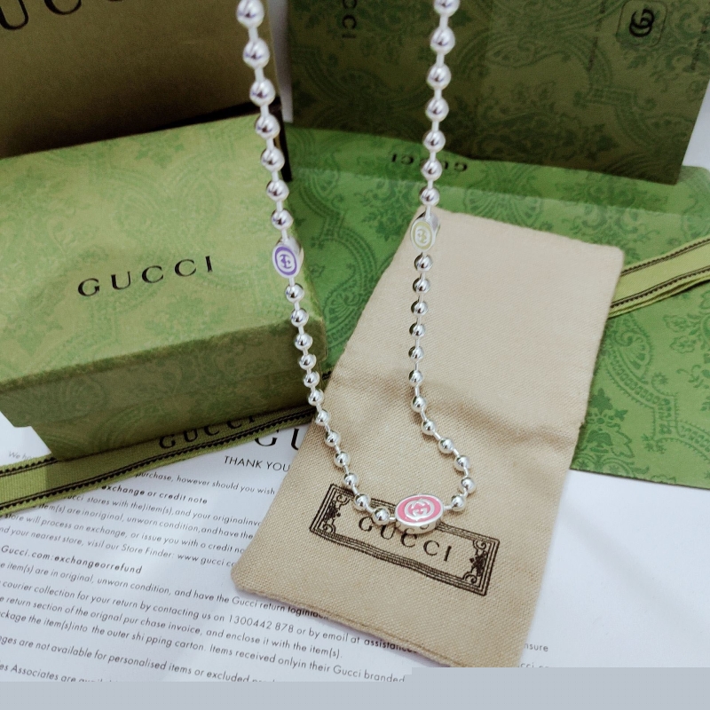 G*u*i necklaces